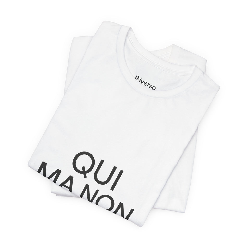 T-Shirt — Minimal ‘Qui’ Chest Logo Tee